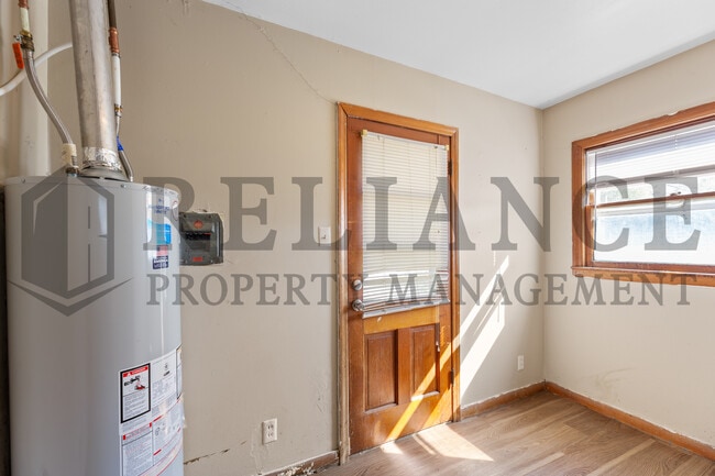 Building Photo - 2022 S Main St