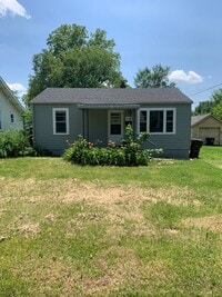 Building Photo - Updated 2 bed/1 bath, 720 sqft home!