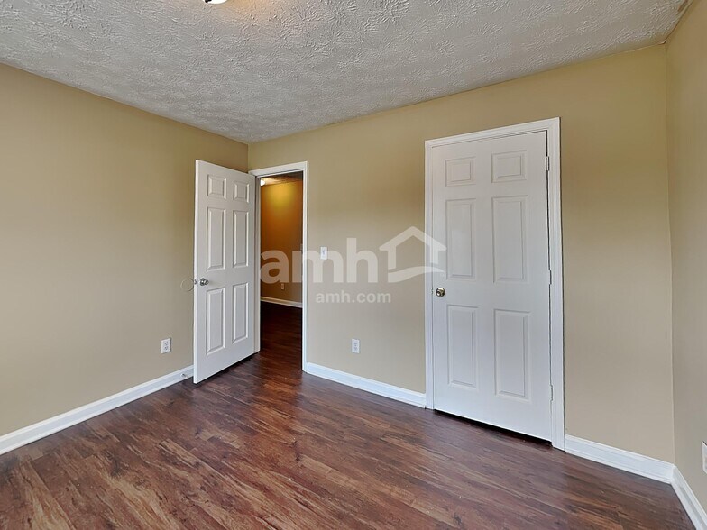 Building Photo - 1545 Maple Pointe Ct