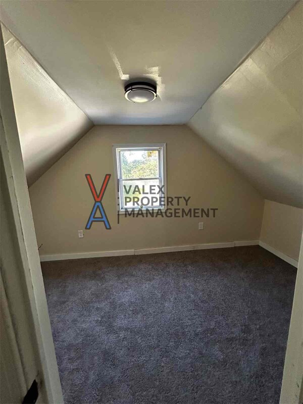 Building Photo - 156 Fallbrook St