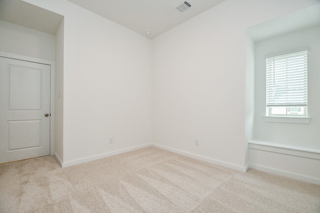 Building Photo - 6562 Scarlet Pond Ln