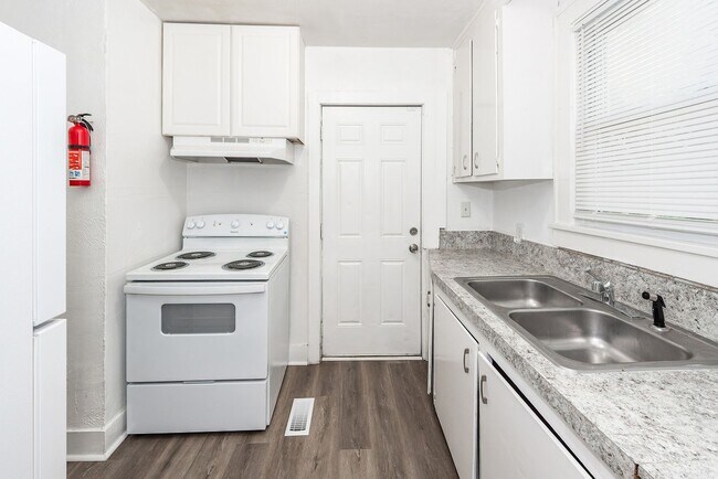 Building Photo - 3 Bedroom, 1 Bathroom Home in Dorchester Terrace - North Charleston