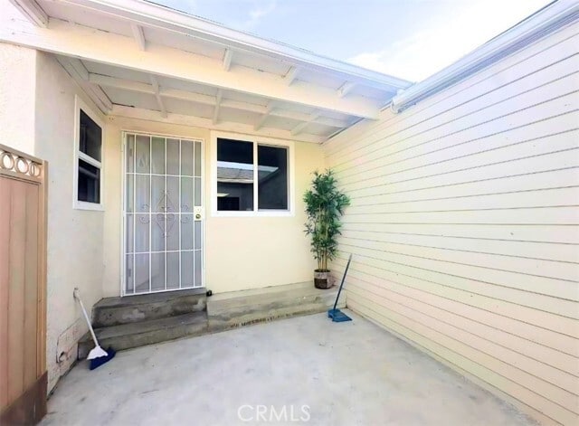 Building Photo - 637 W Floral Dr