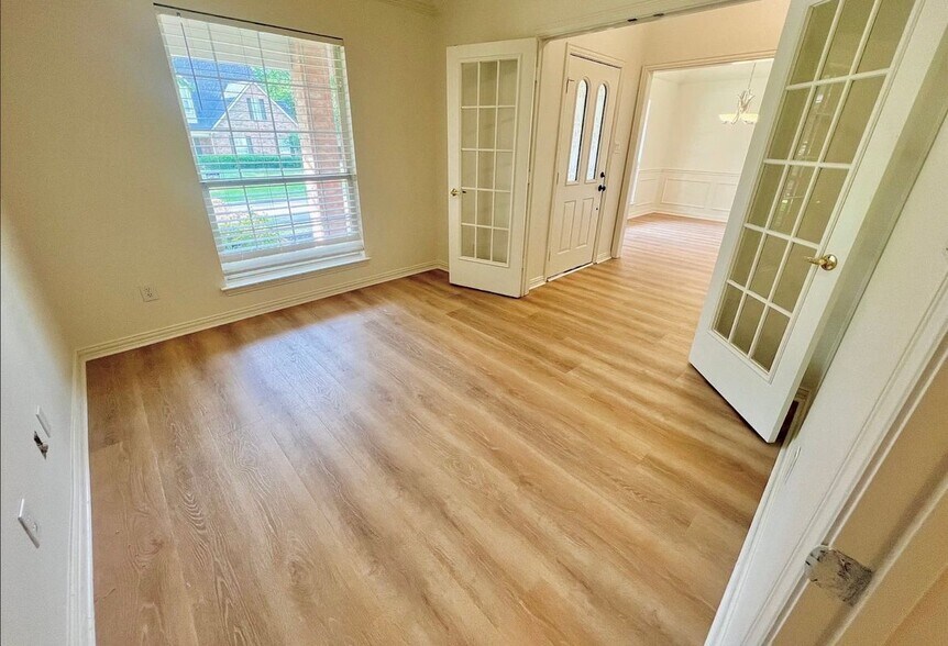 Building Photo - 127 Mockingbird Ln