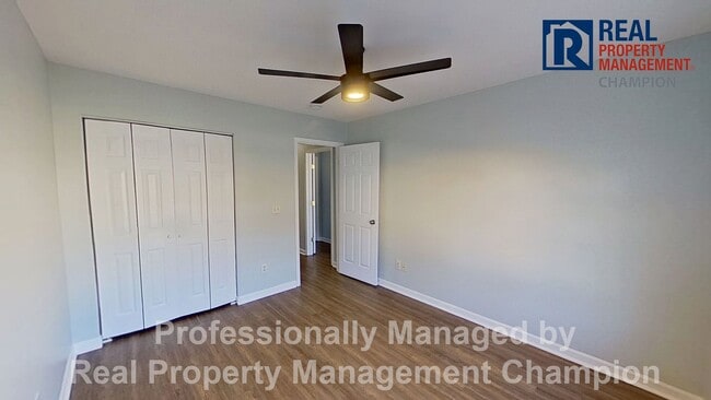 Building Photo - Cute 3 BD/2 BA Townhome Style Near UNCW