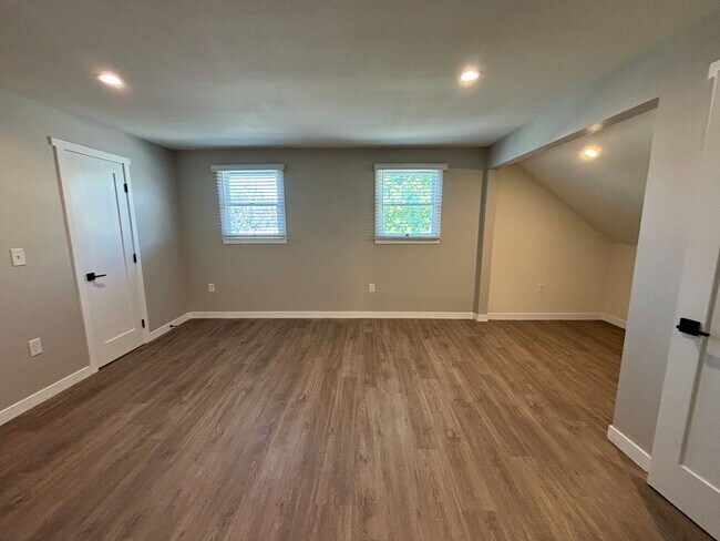 Building Photo - Historic renovated 3 bedroom Craftsman In ...
