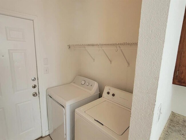 Building Photo - 812 Sagewood Trail