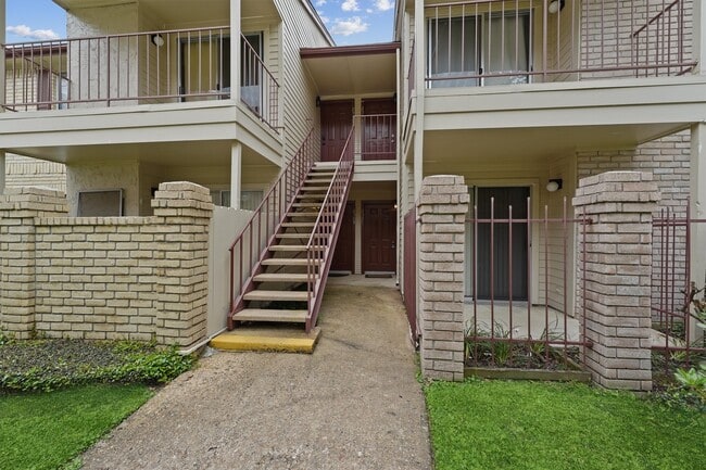 Building Photo - 2120 El Paseo St