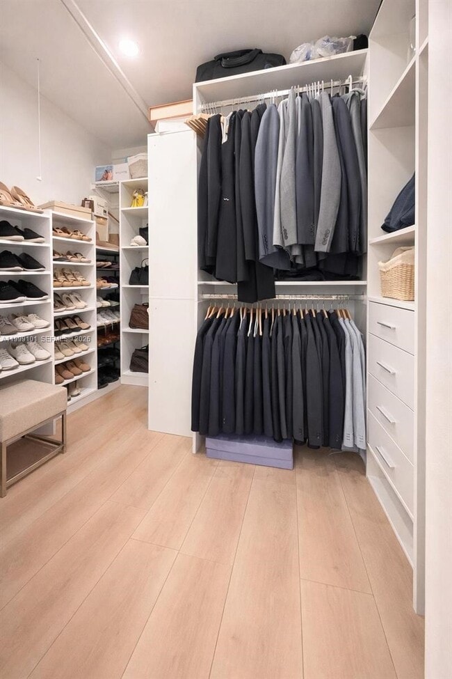 Building Photo - 769 Banks Rd