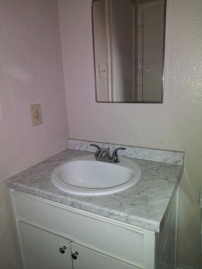 Building Photo - 518 Cypress St