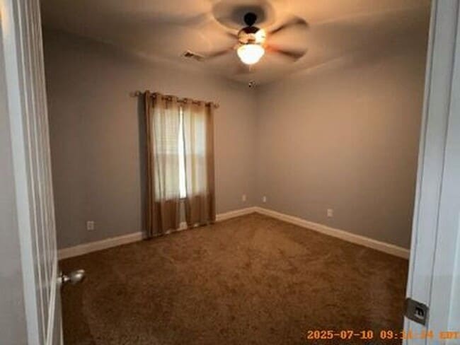 Building Photo - Lexington Living Oasis