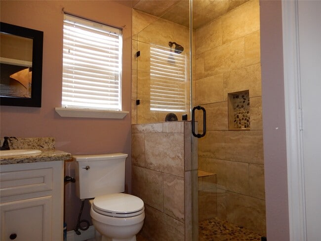 Building Photo - 13531 Russ Dr