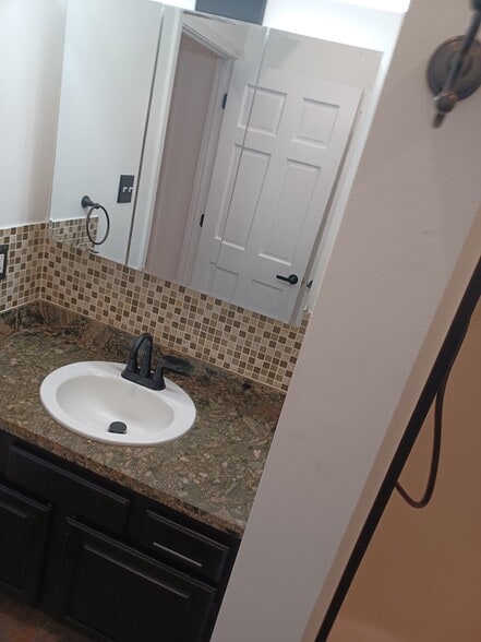 Building Photo - 4224 Chouteau Ave