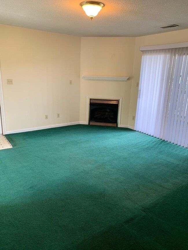 Building Photo - GROUND FLOOR 2 BEDROOM 2 BATH AT MYRTLE GR...