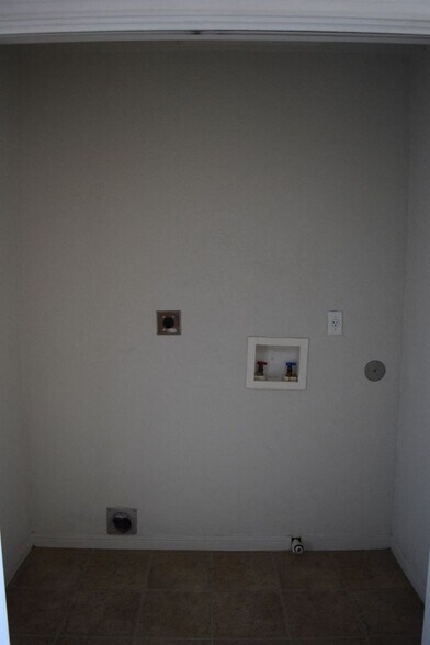 Building Photo - 303 S 42nd St