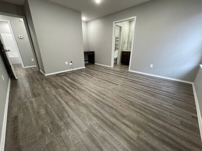 Building Photo - 2009#A Knoxville-