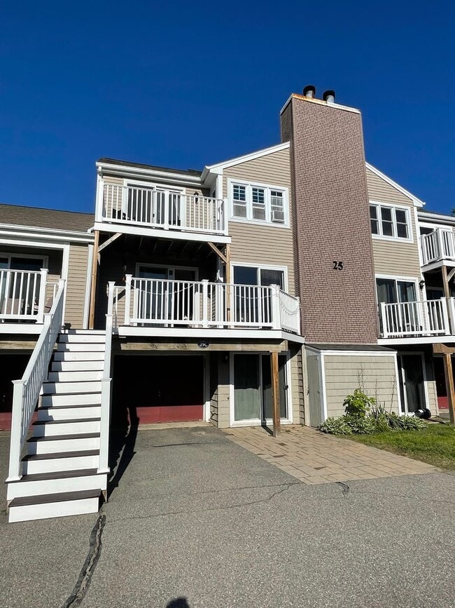 Building Photo - Townhouse located at Pheasant Hill, North Berwick Maine