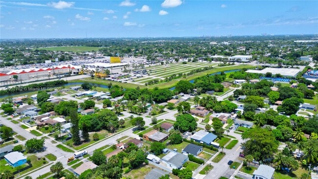 Building Photo - 3331 NW 8th Pl