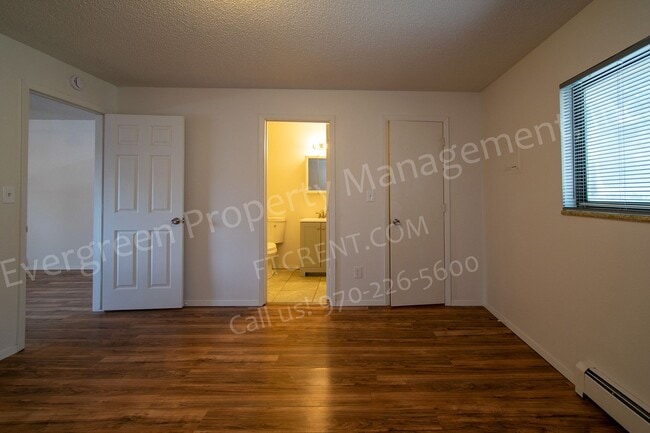 Building Photo - 1428 S California Ave
