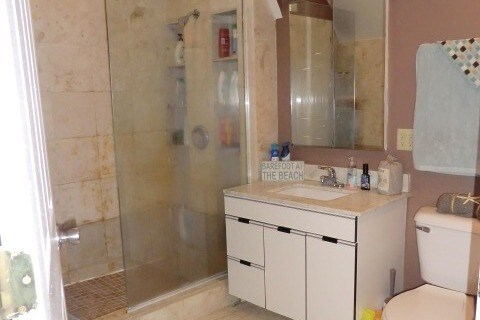 Building Photo - 1030 N Milwaukee Ave