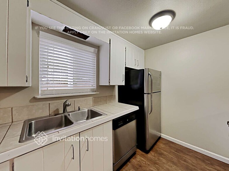 Building Photo - 5149 Bristonwood Dr W