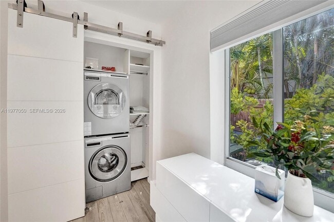 Building Photo - 3305 NE 16th Ct