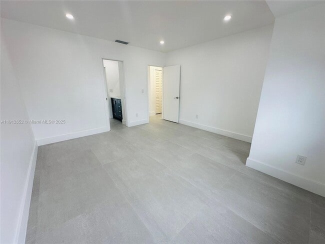 Building Photo - 7157 W 19th Ct