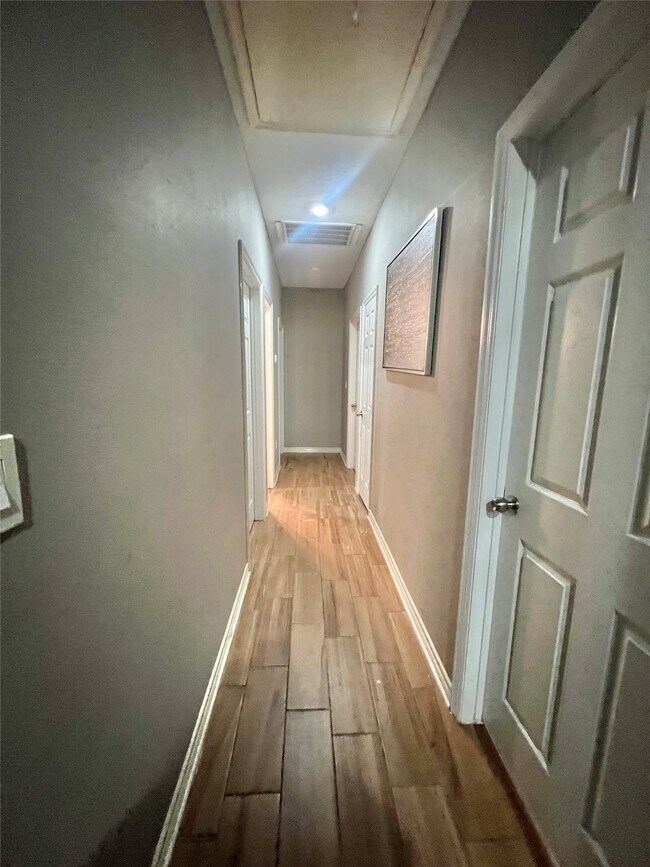 Building Photo - 2734 Duncan Dr