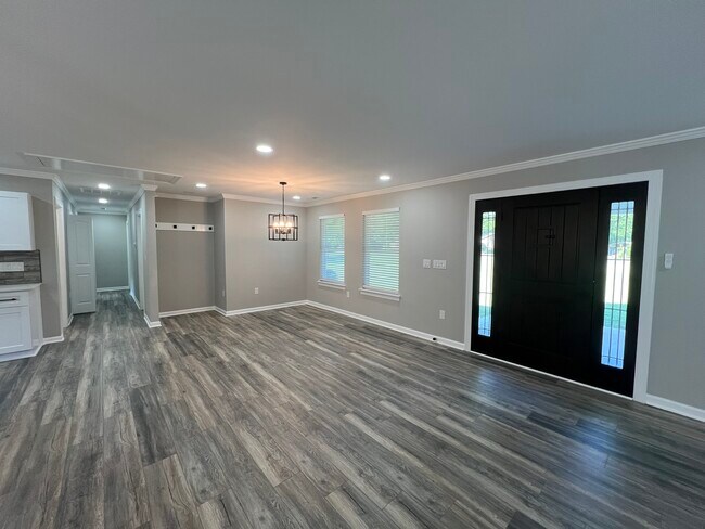 Building Photo - 11405 Cresthill Dr