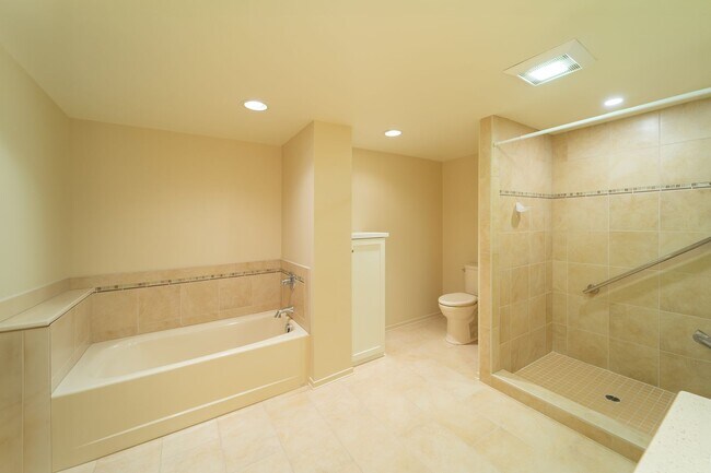 Building Photo - Charming and Well-Maintained Home in a Serene Neighborhood