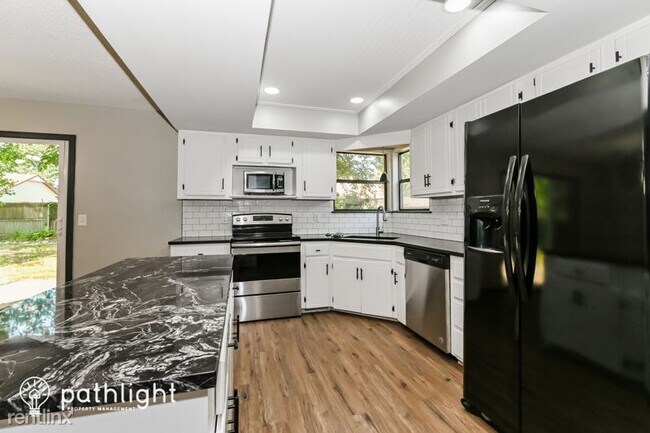 Building Photo - 3 br, 2.5 bath House - 3352 S 138th E Ave ...