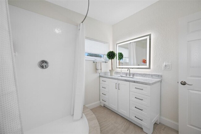 Building Photo - 540 59th Ave