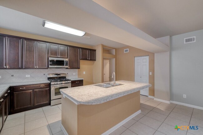 Building Photo - 338 Newberry Tr