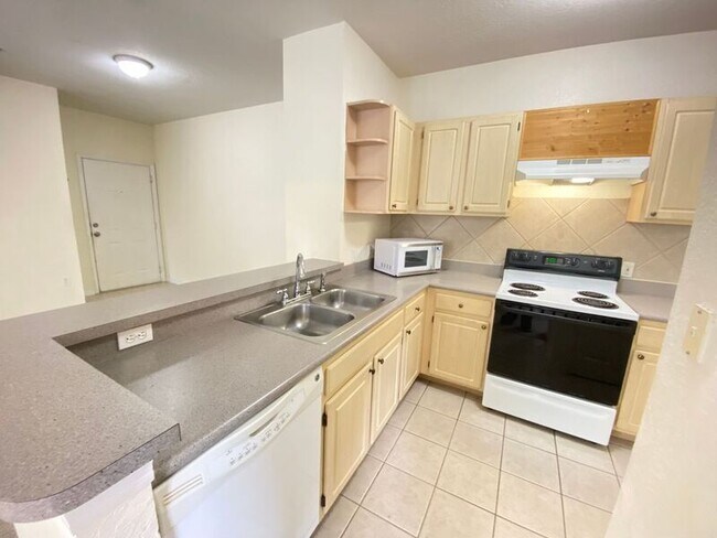 Building Photo - 1325 Lake Shadow Cir