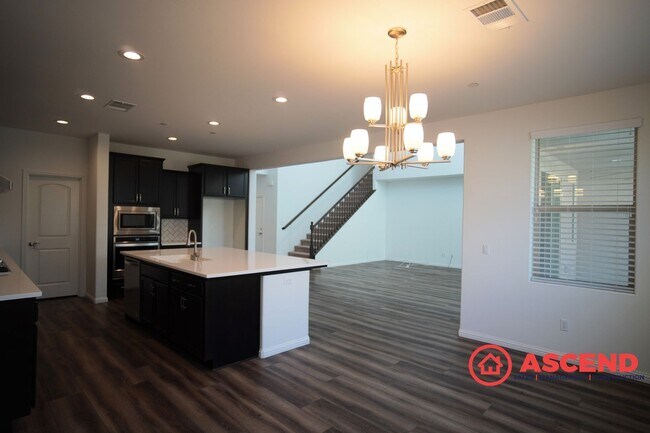 Building Photo - Beautiful 4-Bedroom Located In Highgate Co...