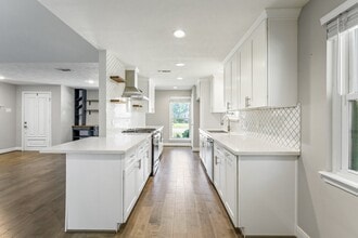 Building Photo - 2515 Blue Willow Dr