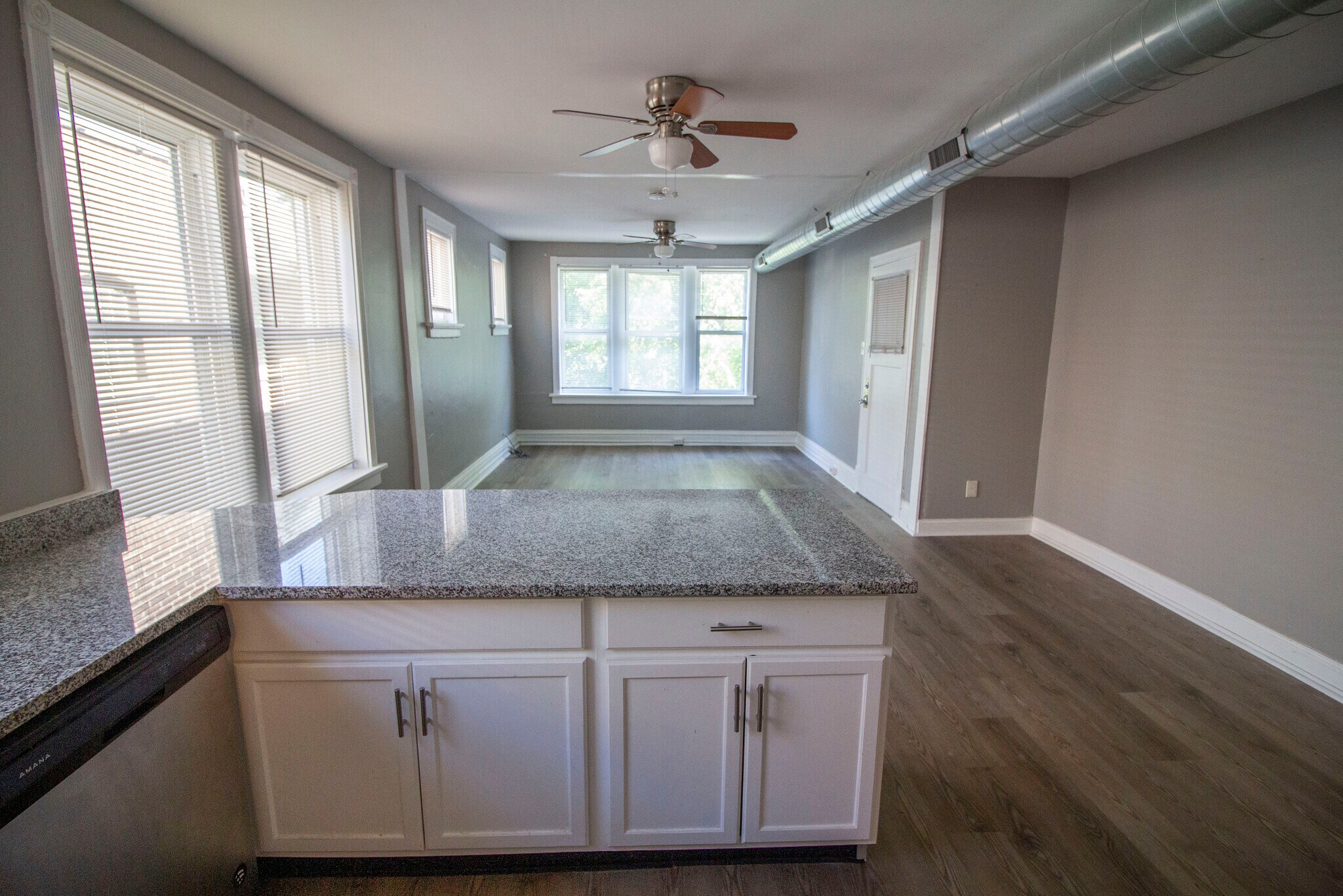 Building Photo - 4955 Lindenwood Ave