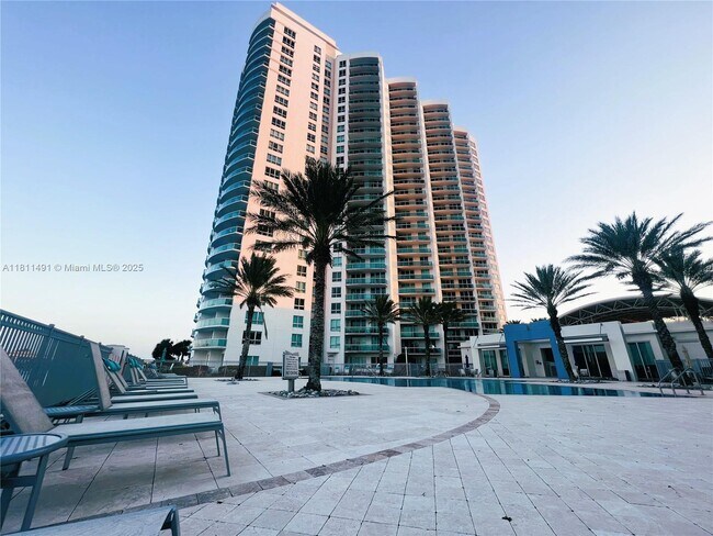 Building Photo - 231 Riverside Dr