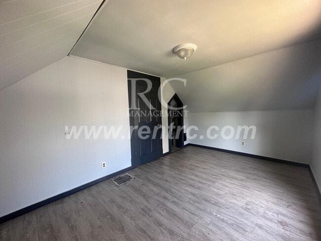 Building Photo - 33 Bismark-