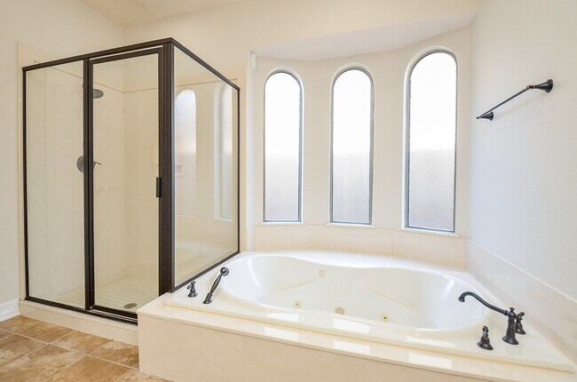 Building Photo - 5615 Bent Arbor Ln