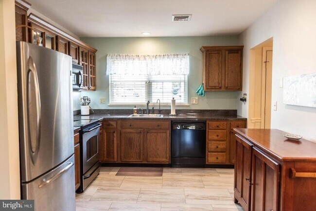 Building Photo - 609 Cambridge Ct