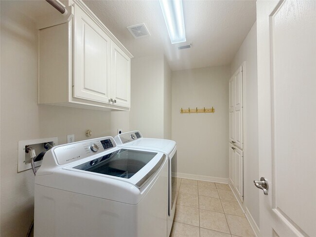 Building Photo - 5714 Brennan Ridge Ln