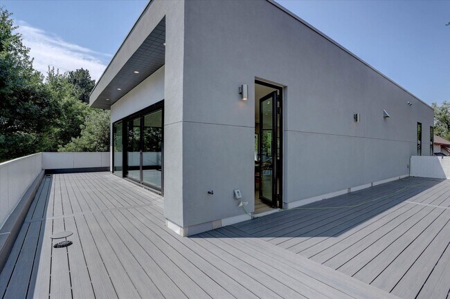 Building Photo - 6435 E 6th Ave Pkwy