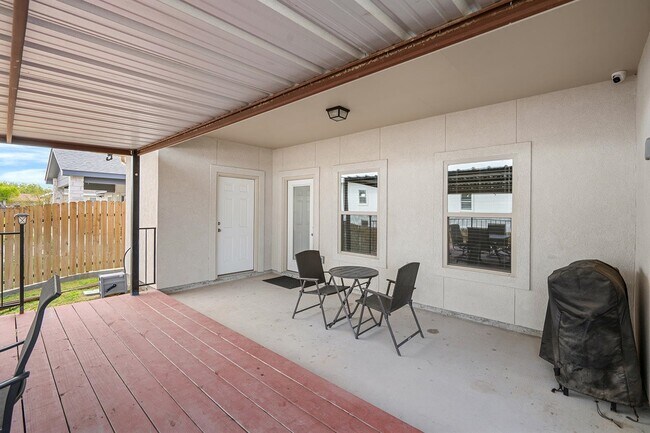 Building Photo - 77 Yvonne Dr