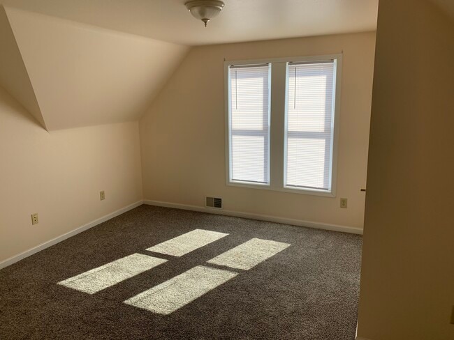 2nd Floor Foyer - 3670 S 60th St