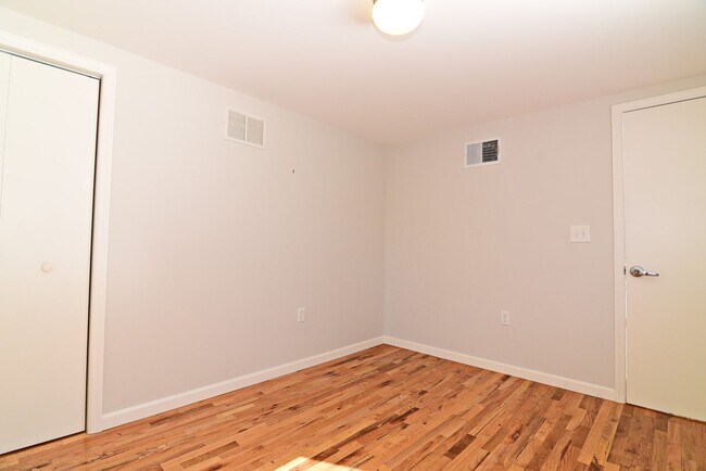 Building Photo - 1319 Francis Ave