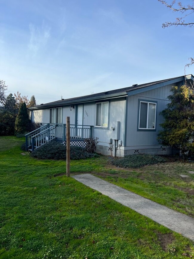 Building Photo - 1290-1290 Fruitdale Dr