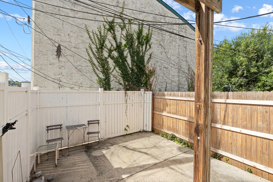 Building Photo - 4550 Silverwood St