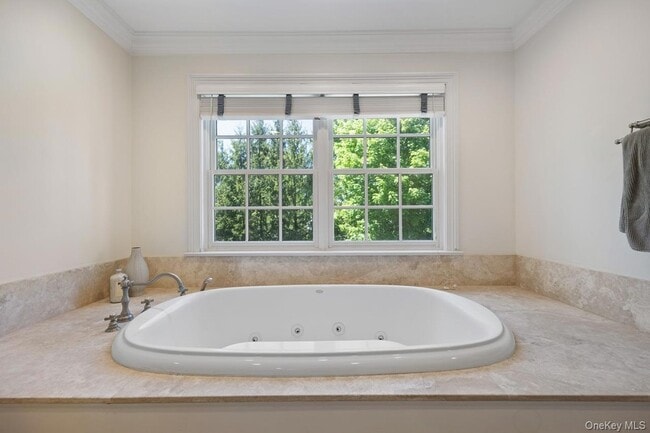 Building Photo - 11 School Ln