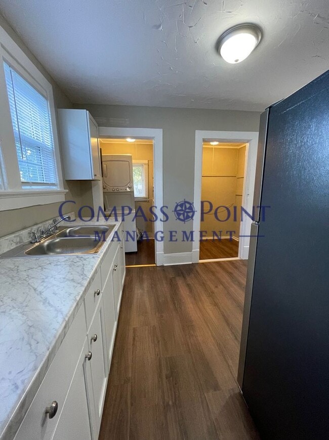 Building Photo - Newly Renovated Just For You!
